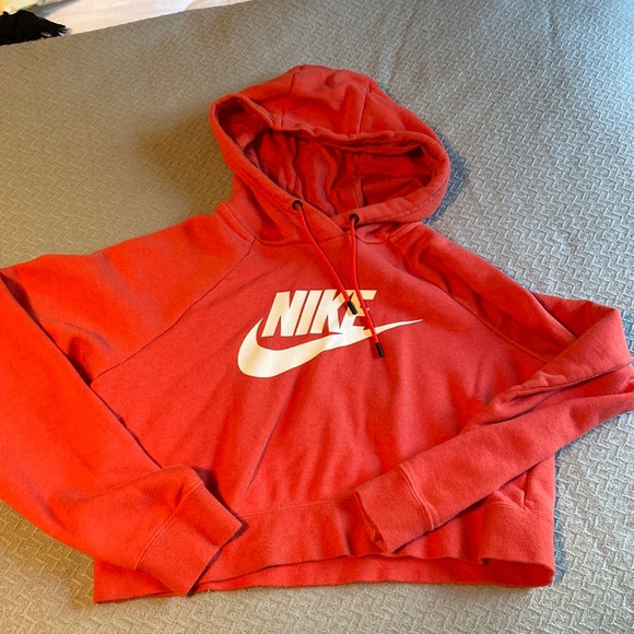 Nike Tops - Nike crop sweatshirt